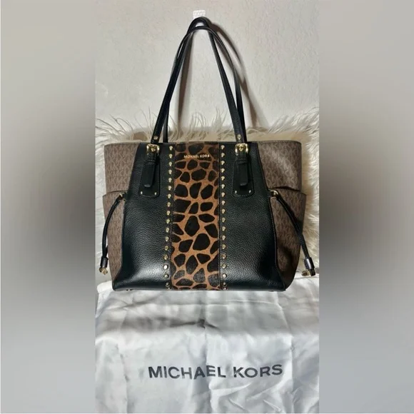 Michael Kors Signature Voyager East West Tote In Multi Black & Brown Giraffe NWT - Picture 2 of 16